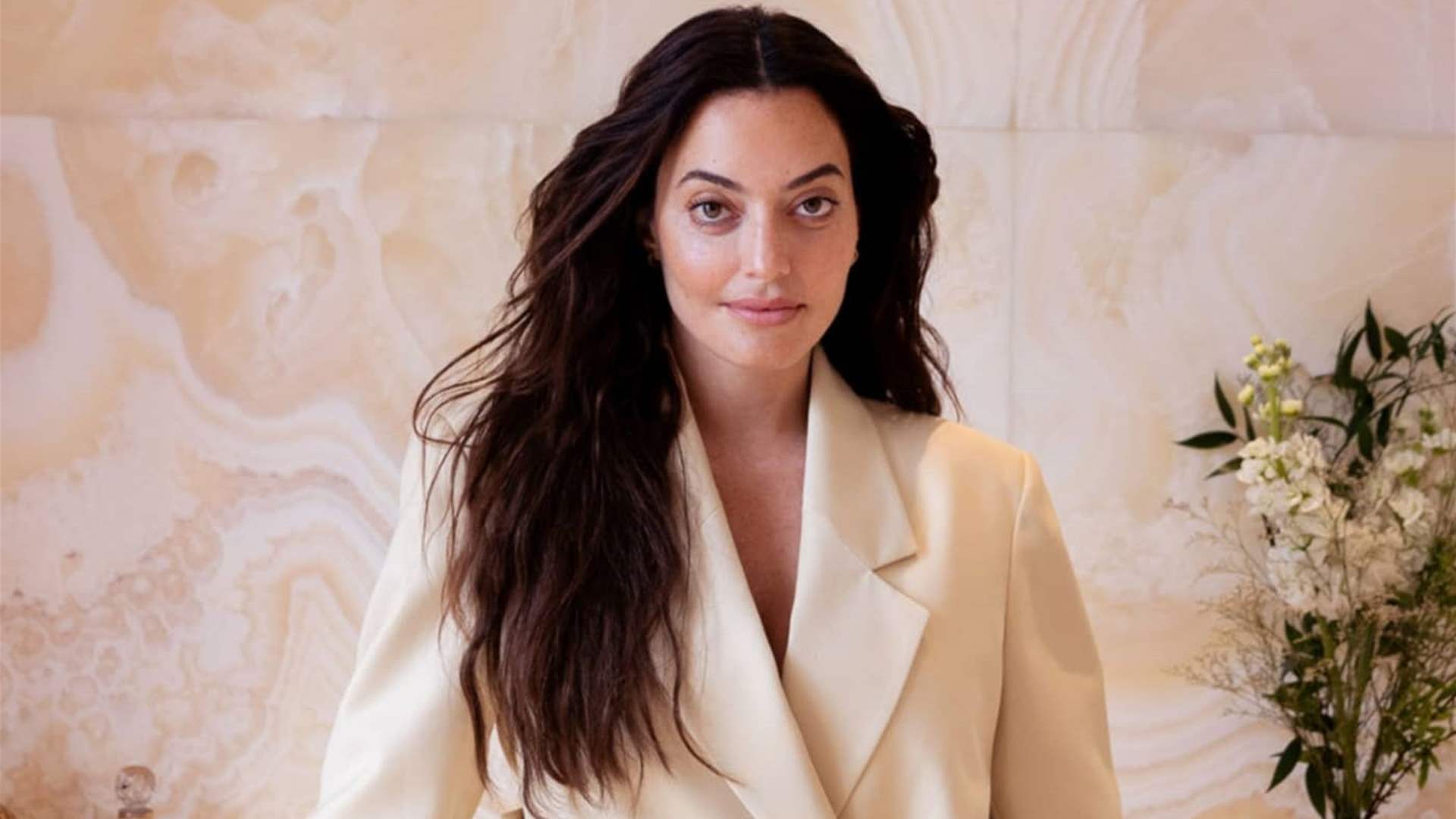 تألقت بإطلالة من توقيع نيكولا جبران... كارن وازن تشارك للمرة الأولى في حفل توزيع جوائز غرامي (صور)