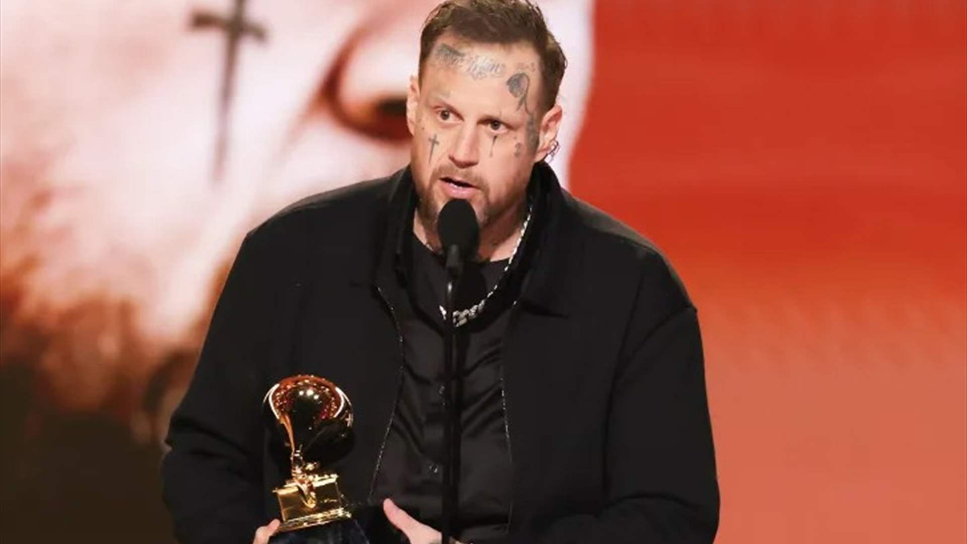 "كنت سأنهي حياتي لولا زوجتي ويسوع"… جِلي رول يبكي على مسرح غرامي 2026 في خطاب يهزّ القاعة (فيديو)