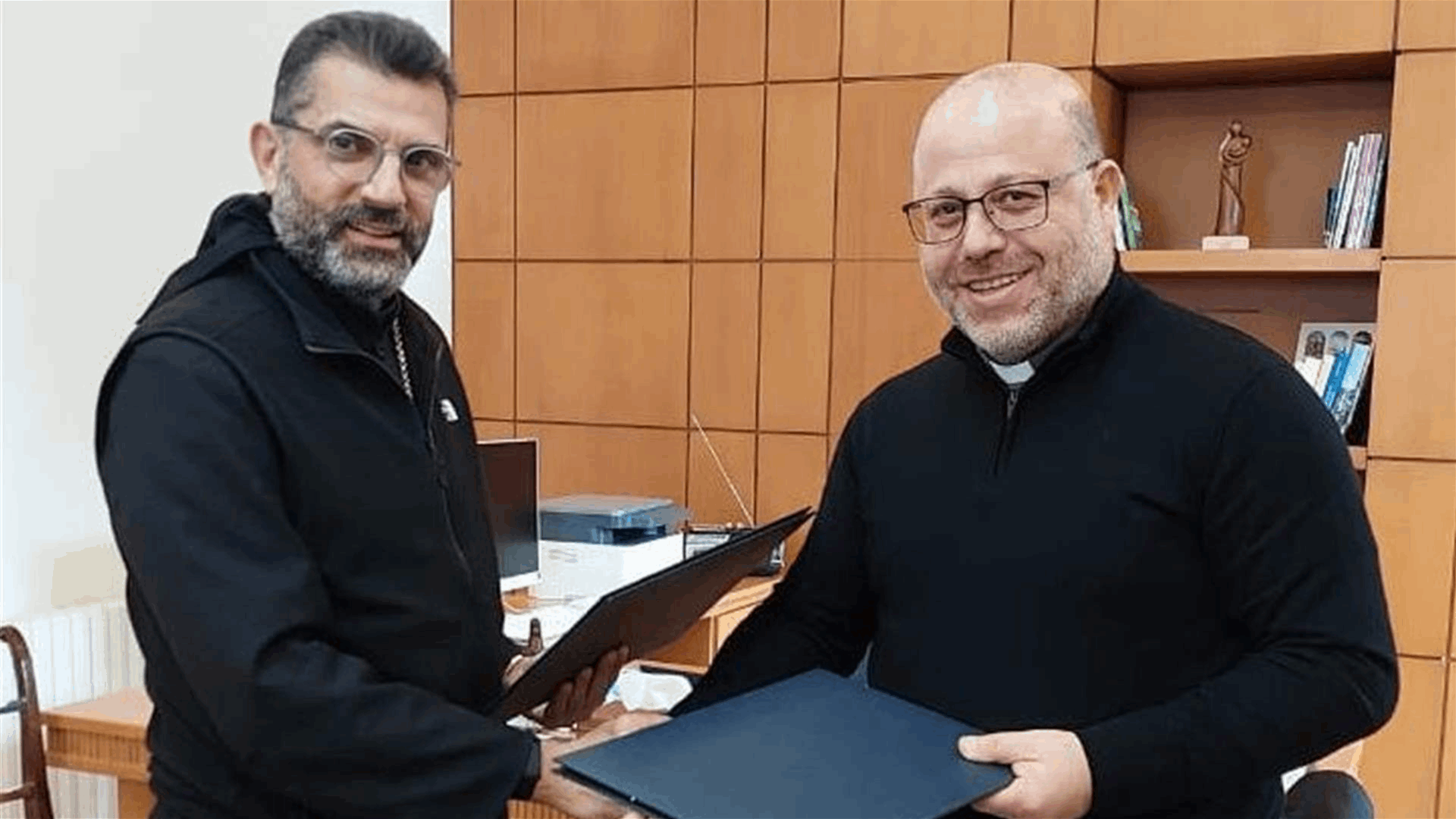 تعاون بين مطرانية أنطلياس المارونية وجامعة الروح القدس - الكسليك لحفظ التراث الكنسي