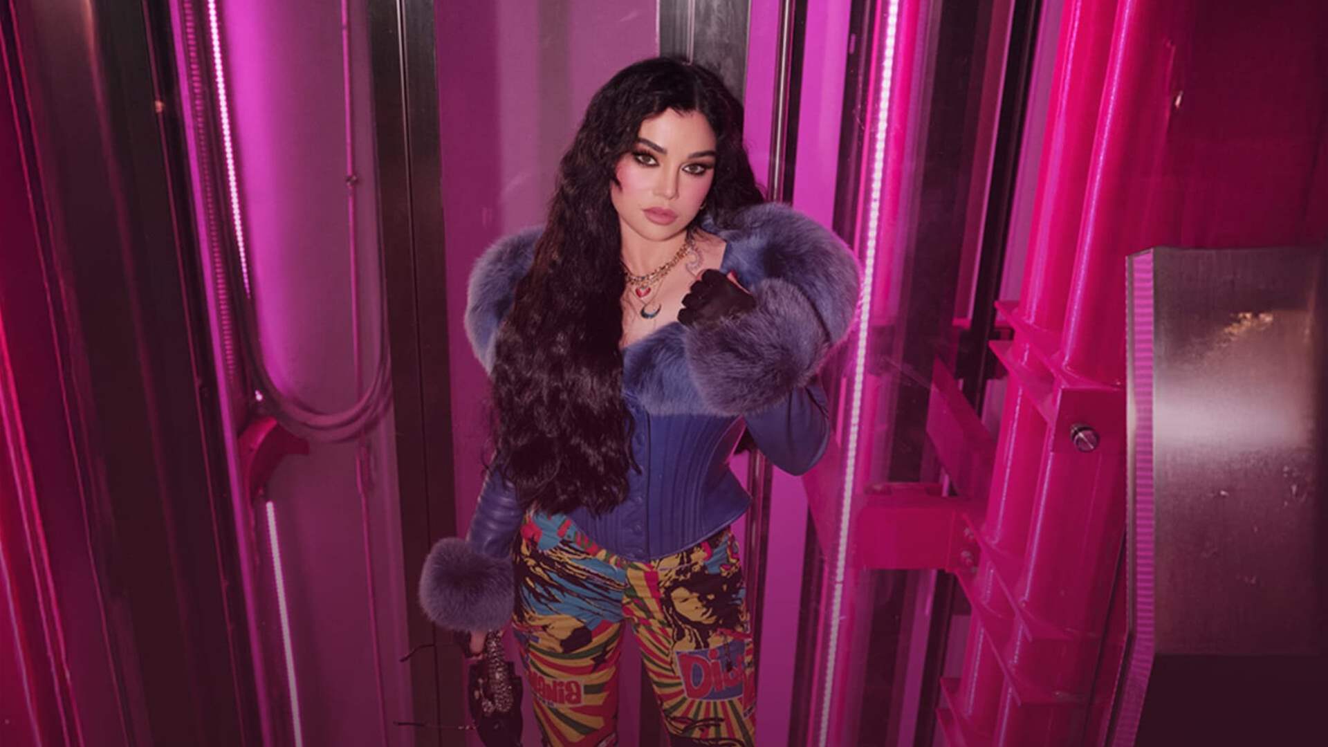 هيفاء وهبي تطرح فيديو كليب "من أوّل مرّة شفتك"… إبداع يواكب النجاح الجماهيري ويشعل السوشيال ميديا!