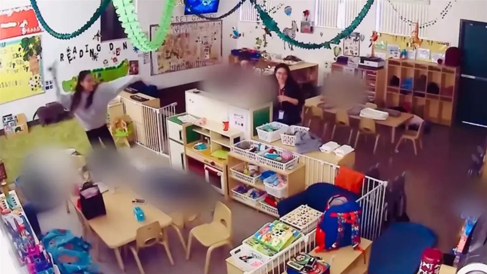 واقعة صادمة... عاملة حضانة ترمي حذاءً على طفلة من ذوي الاحتياجات الخاصة في هذا البلد!