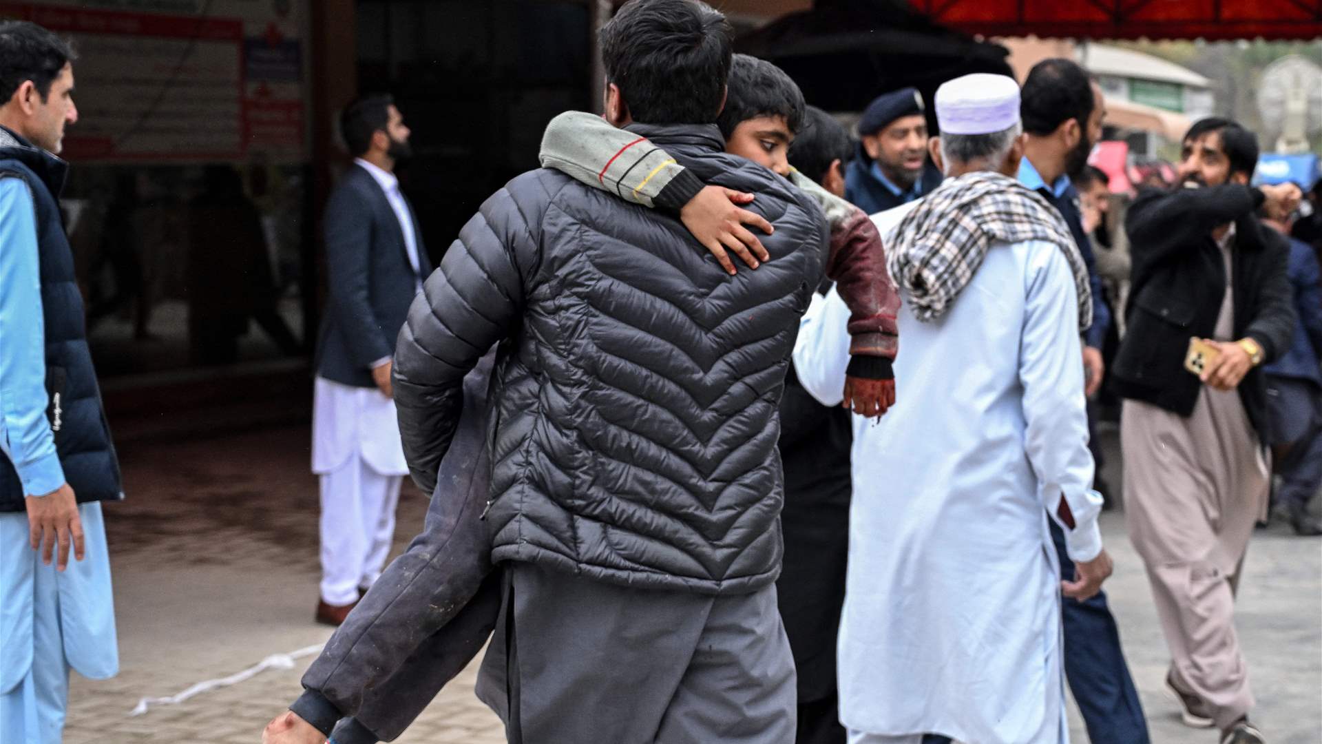 مصدر أمني لفرانس برس: انفجار المسجد الشيعي في إسلام أباد ناجم عن هجوم انتحاري