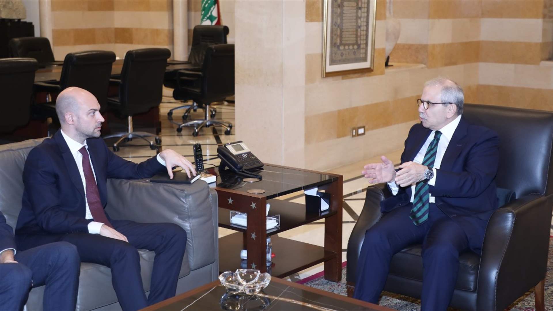 سلام بحث مع نظيره الفرنسي في التحضيرات لمؤتمر دعم الجيش في باريس 