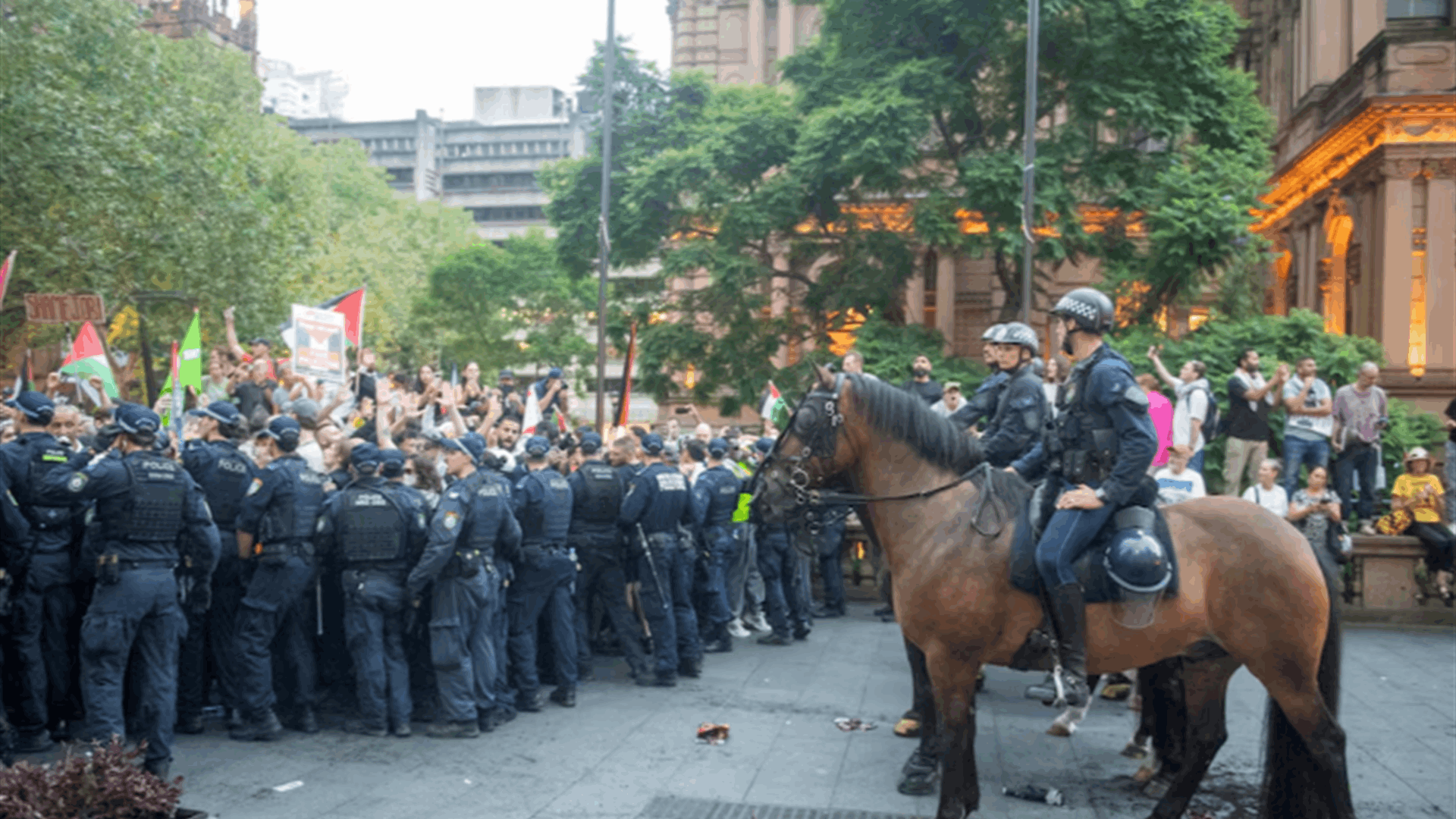 Australia urges calm after violent clashes in Sydney during Israeli President's visit
