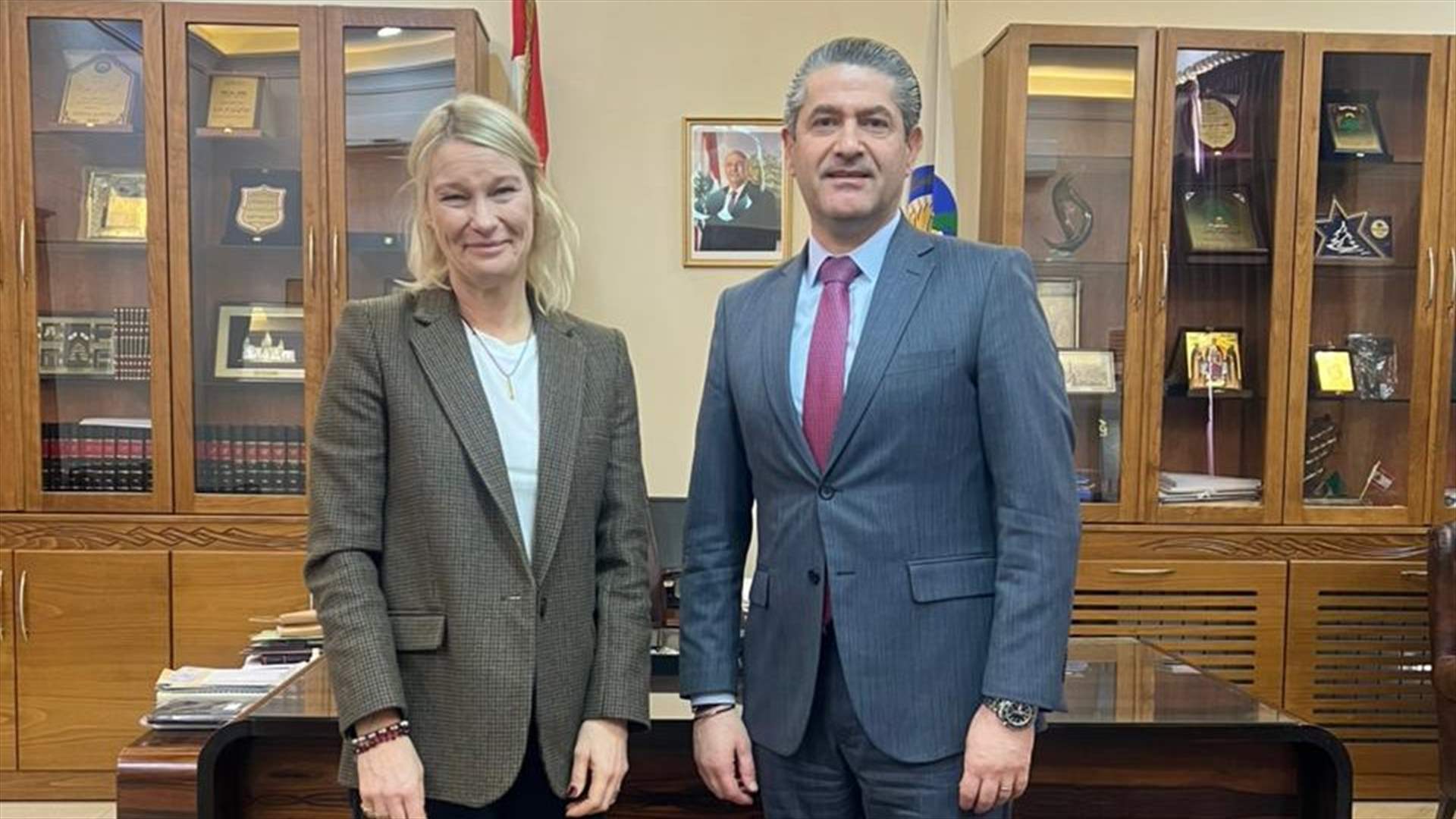 اجتماع بين محافظ البقاع وممثلة مفوضية اللاجئين عرض ملف النازحين السوريين وعودتهم إلى سوريا