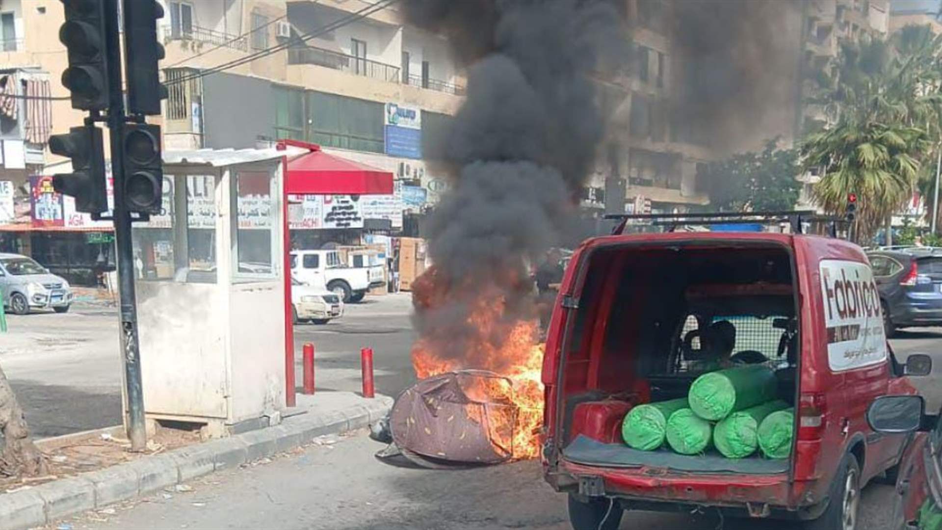 سائق أحرق دراجته النارية في صيدا بعد محاولة قوى الأمن حجزها