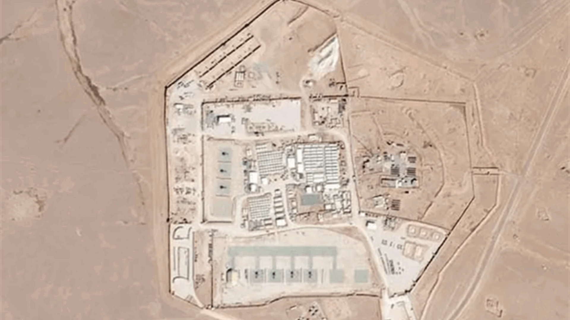 الجيش السوري يتسلم قاعدة التنف بعد انسحاب القوات الأميركية منها 