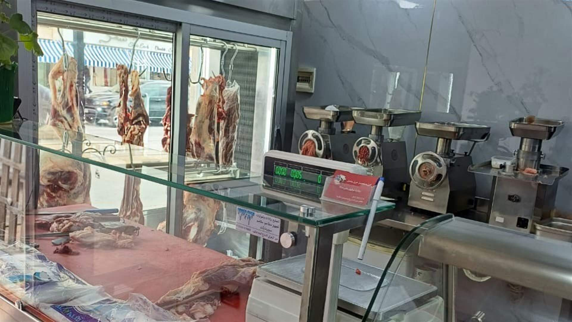 مراقبو وزارة الاقتصاد في النبطية سطروا محاضر ضبط ونبهوا المحال التجارية لعدم الالتزام بالأسعار والقوانين