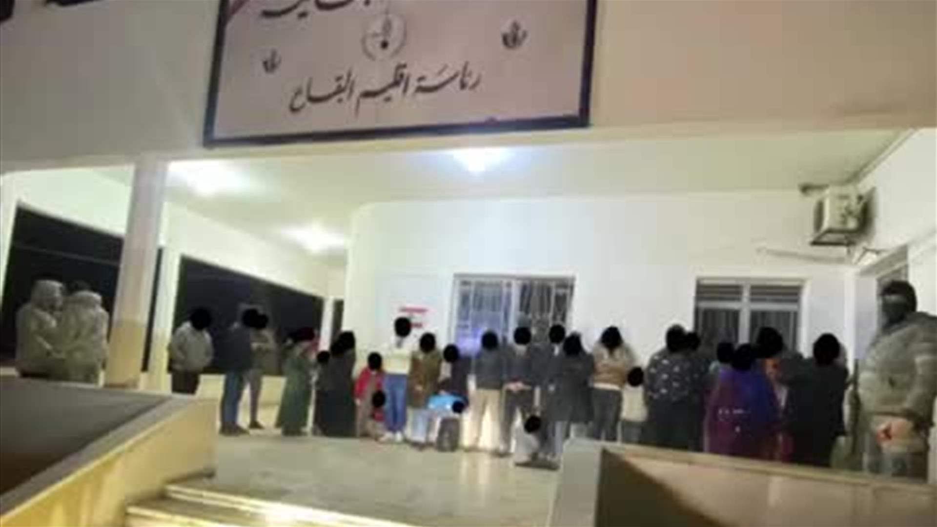 الجمارك توقف فانا في النبي شيت وعلى متنه 28 سوريا دخلوا خلسة