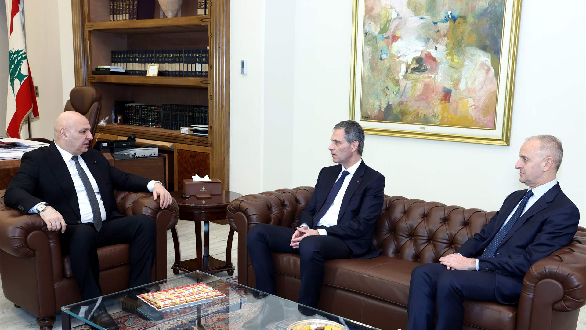 الرئيس عون عرض مع رئيس مجموعة CMA CGM رودولف سعادة الأوضاع العامة في لبنان والمنطقة، وفرص الاستثمار فيه