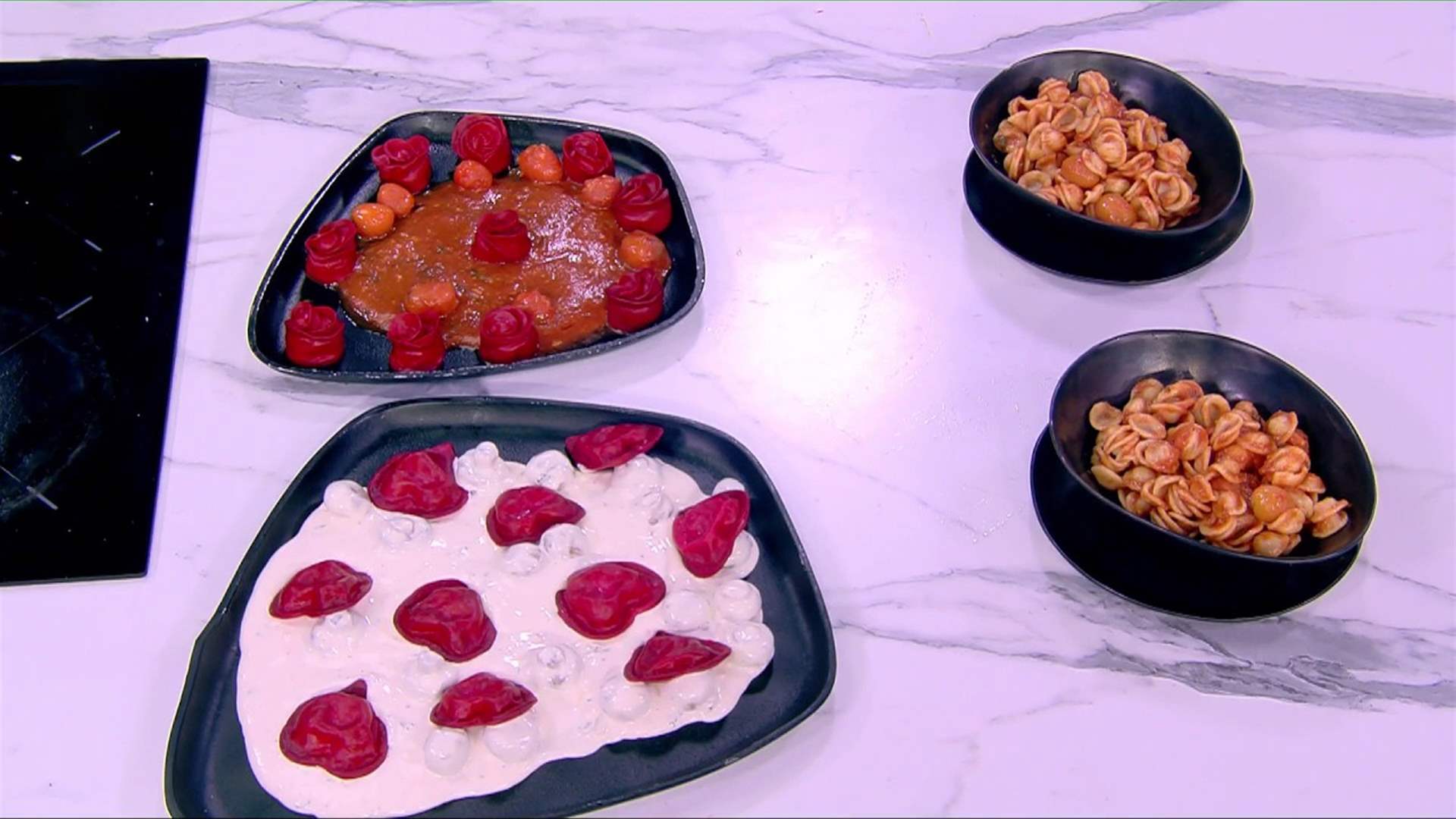 الرافيولي بالجبنة والبسكويت مع مربى الفراولة... مائدة شهية على طريقة الشيف فادي زغيب (فيديو)