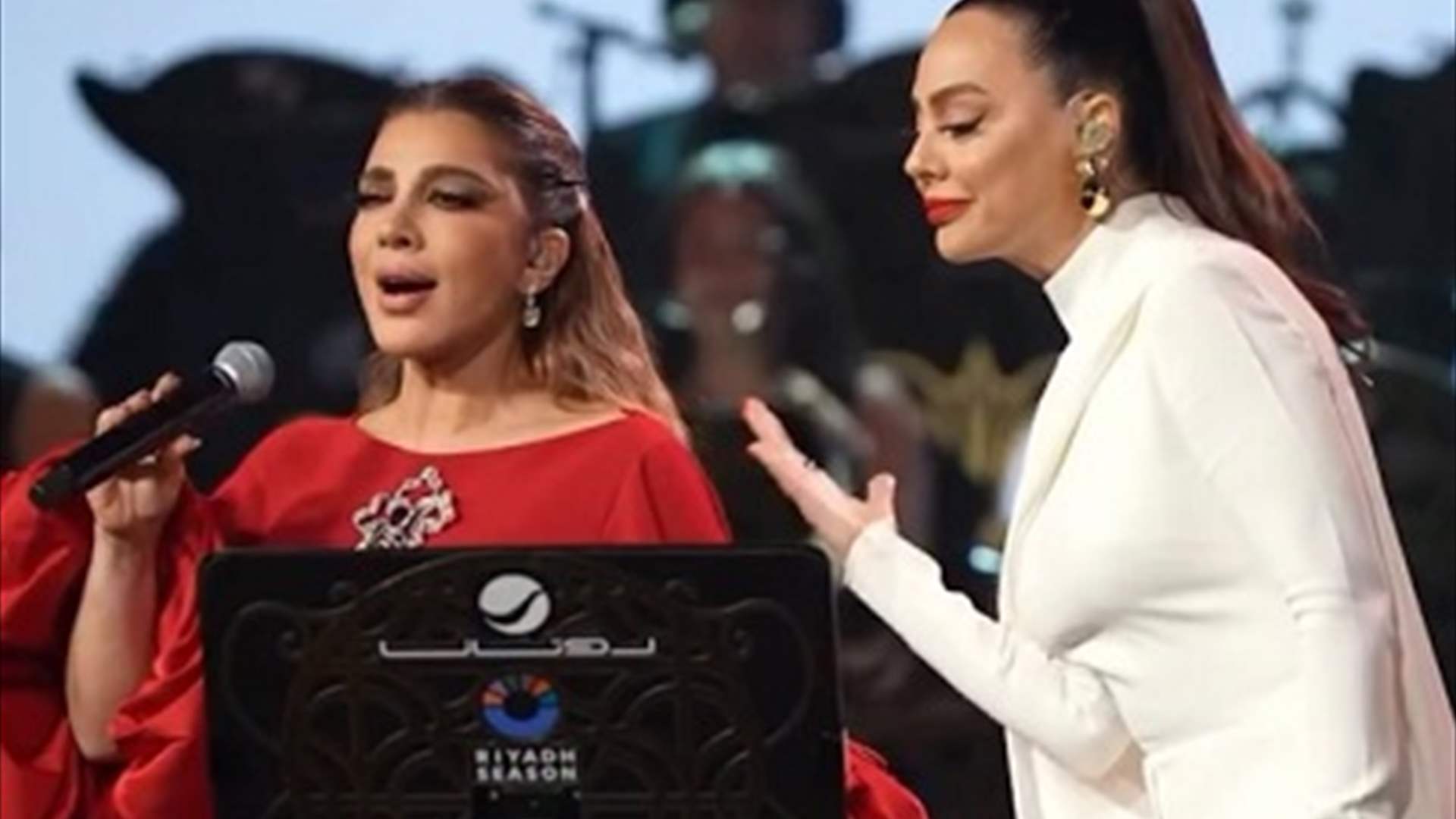 أصالة تغنّي باللغة التركية… وإيبرو غونديش تفاجئ الجمهور بالعربية على المسرح (فيديو)