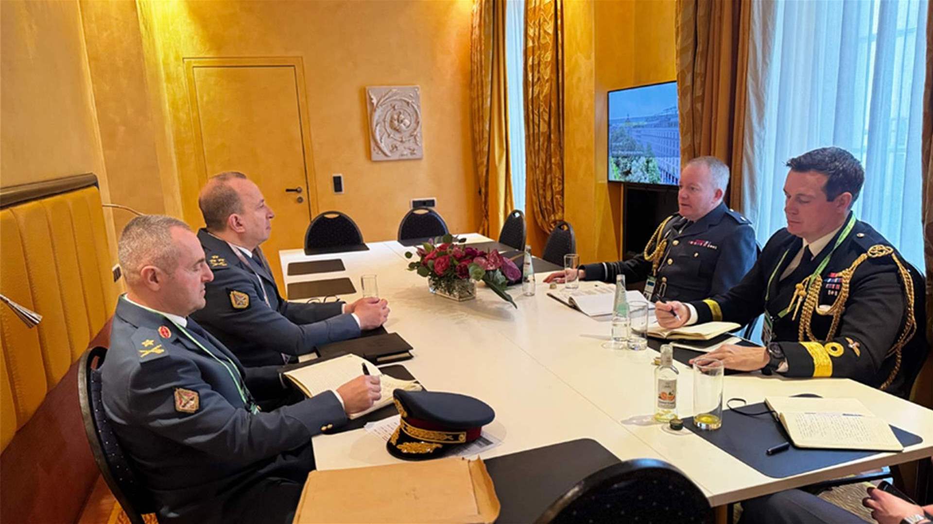 قائد الجيش شارك في مؤتمر ميونيخ وعقد سلسلة لقاءات