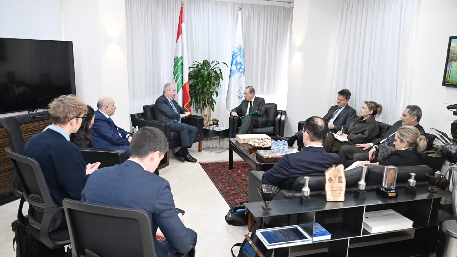 لقاء لبناني فرنسي في المالية لمتابعة تنفيذ الإصلاحات المالية والاقتصادية ومواكبة التطورات مع المؤسسات الدولية وجابر استقبل السيناتور سلوتكين