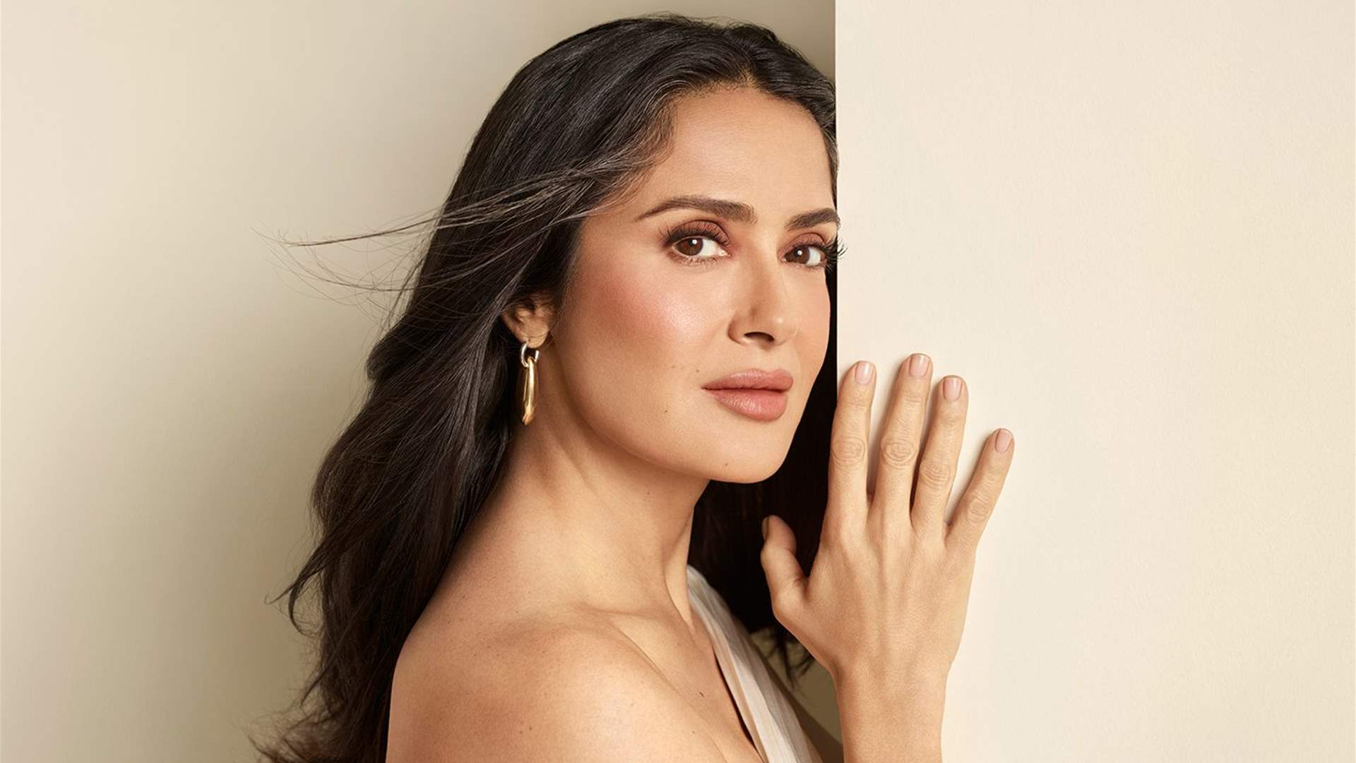 "هذا ما نحن عليه"... سلمى حايك تنتج فيلما للدفاع عن صورة المكسيك