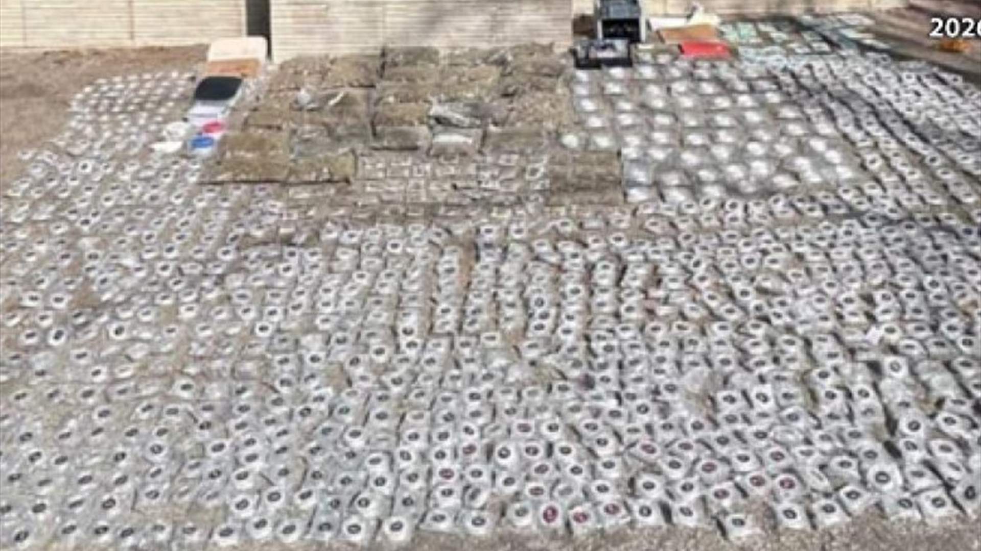 الجيش: عملية دهم وضبط كمية كبيرة من المخدرات ومبلغ مالي مزوّر