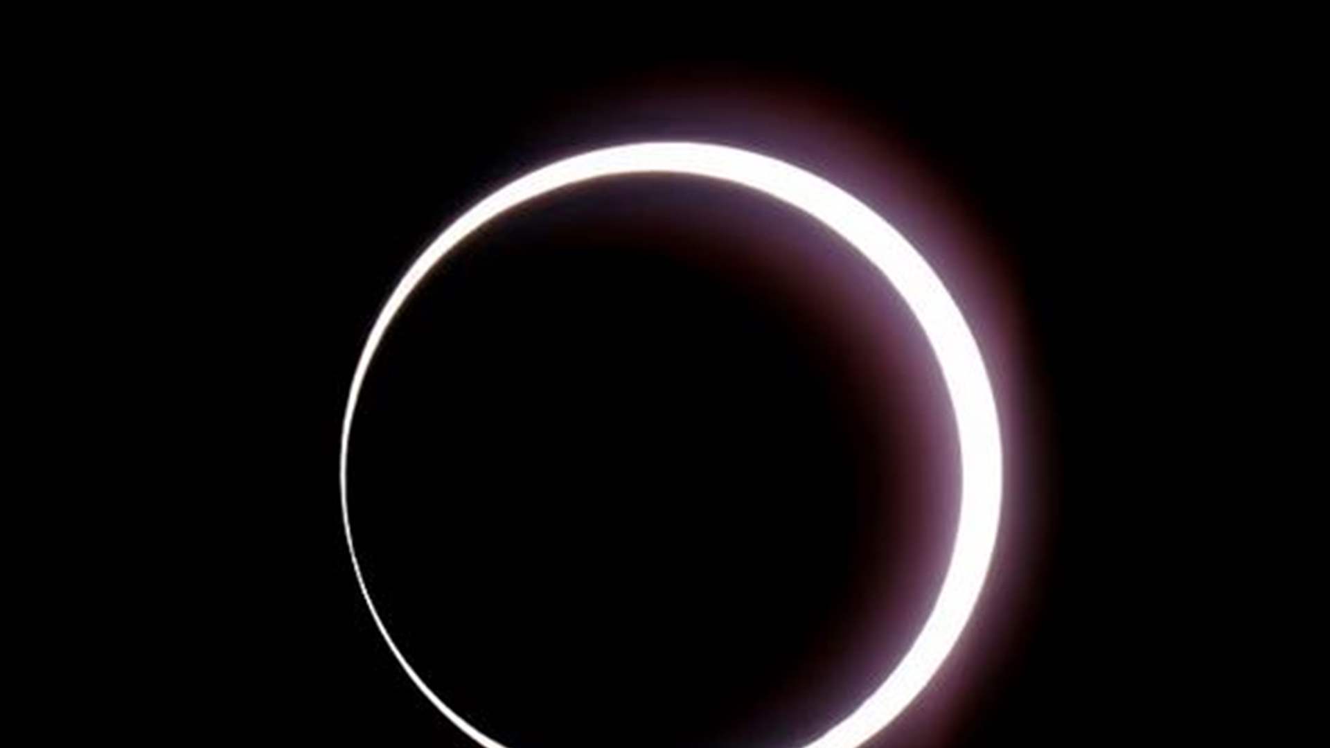 "حلقة النار"... كسوف شمسي نادر على وشك الظهور في السماء!