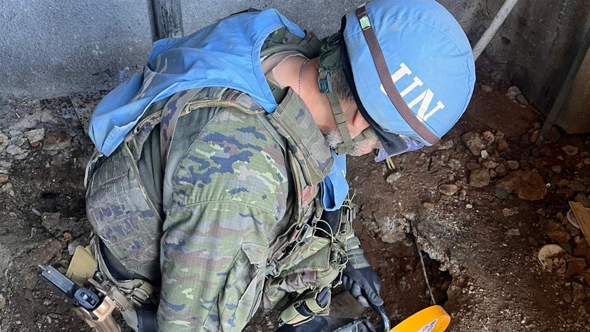UNIFIL and Lebanese Army remove unexploded shells from homes in Odaisseh