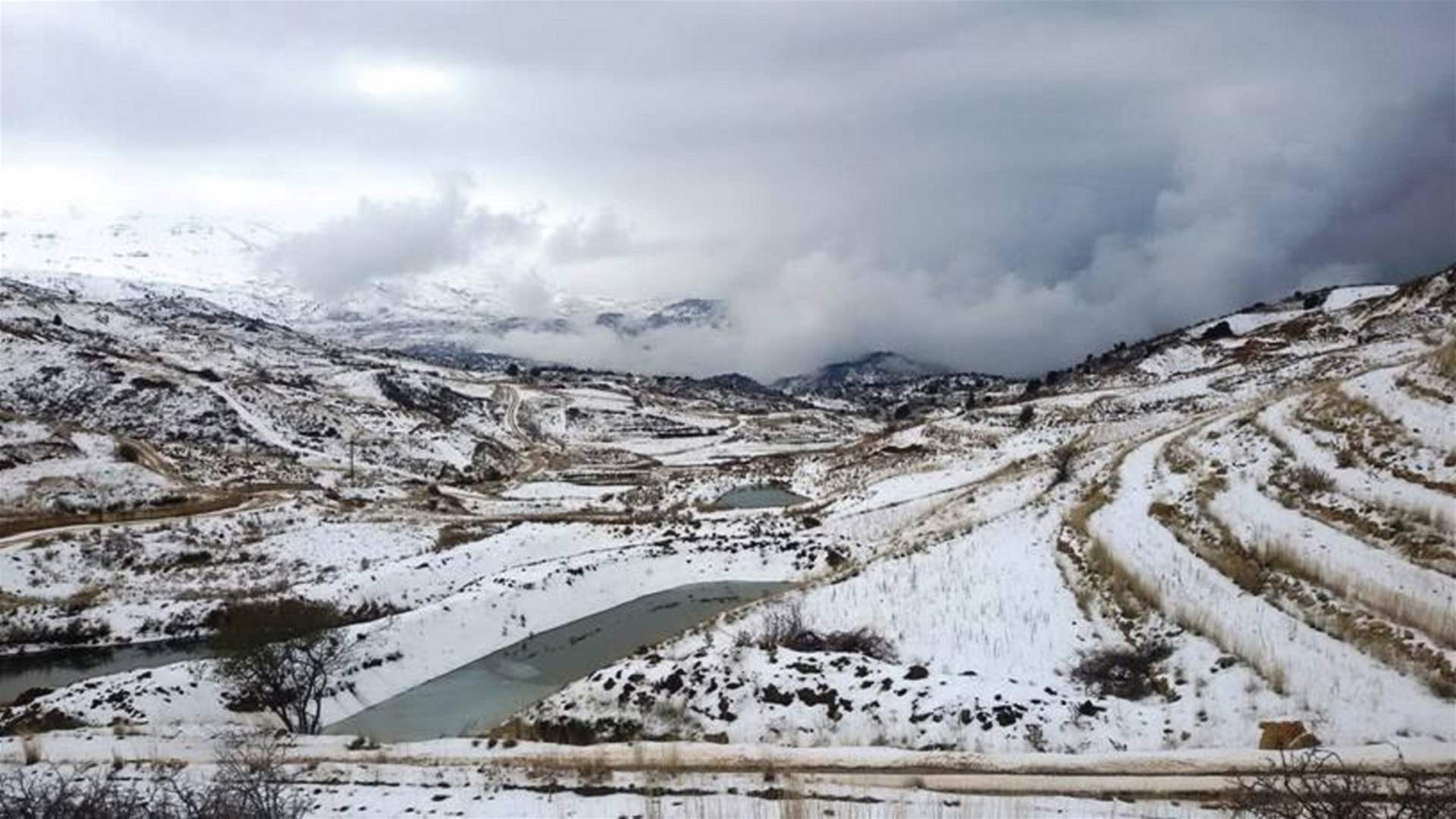 طقس ممطر وثلوج جبلا...