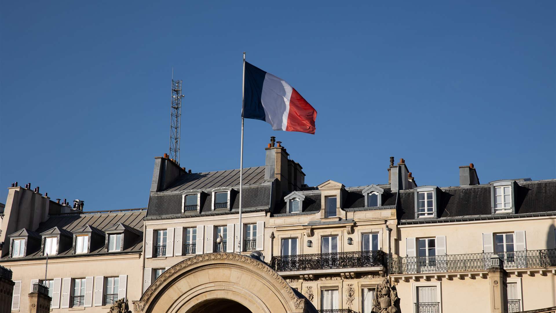 حزب "فرنسا الأبية" اليساري يخلي مقره في باريس بعد "تهديد بوجود قنبلة" 