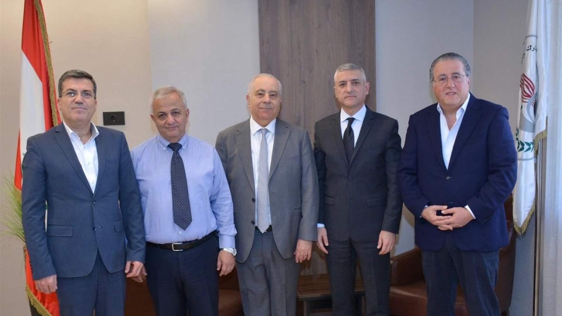 غرفة بيروت وجبل لبنان تقدم ثلاث سيارات للمجلس الأعلى للجمارك لمساندة جهود إدارة الجمارك في مكافحة التهريب