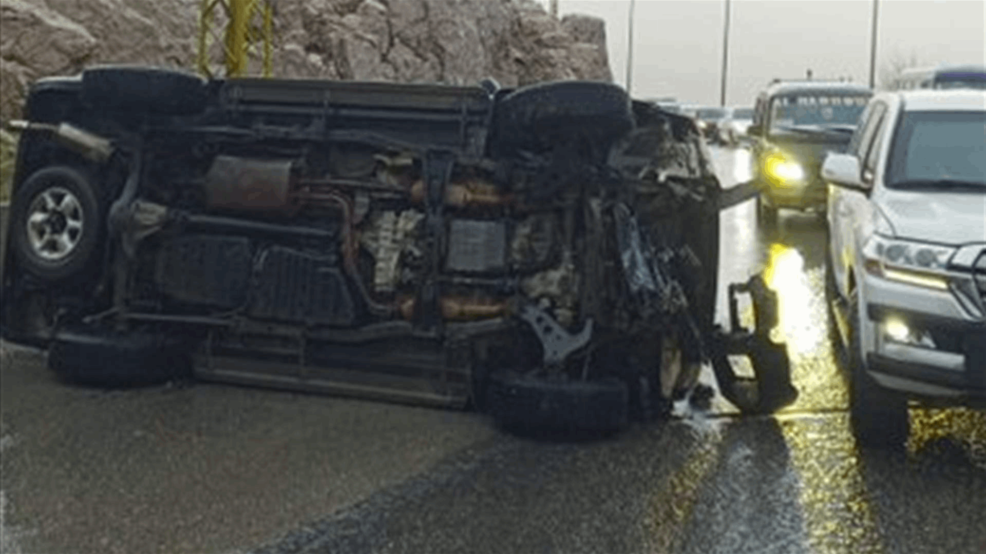 التحكم المروري: انقلاب مركبة على الطريق الدولية محلة وادي الدوم باتجاه المريجات ودراج من مفرزة سير زحلة يعمل على المعالجة