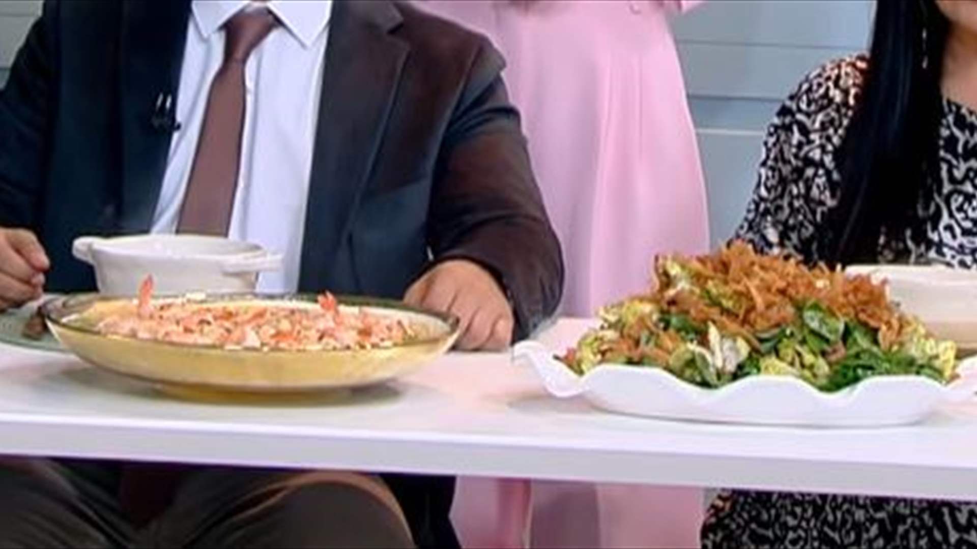 شوربة العدس والقريدس بصلصة حارّة... مائدة رمضانية مميزة مع الشيف حنا طويل (فيديو)