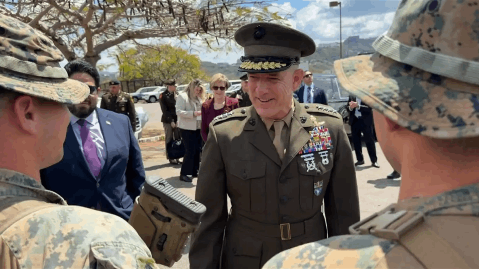 قائد القوات الأميركية بأميركا اللاتينية يقوم بزيارة مفاجئة لفنزويلا