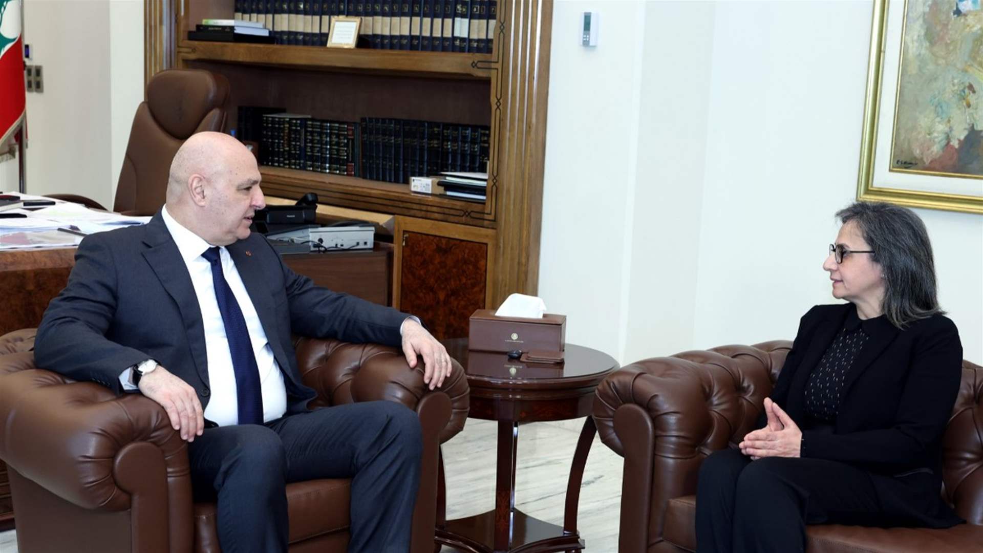 الرئيس عون عرض مع مشموشي اوضاع العاملين في القطاع العام