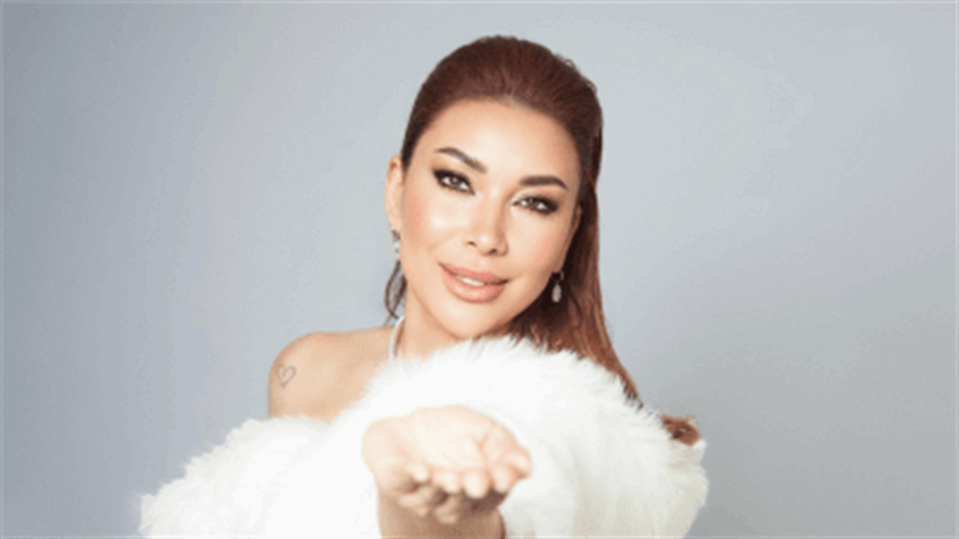 من استوديو التسجيل... ألين خلف تشوّق الجمهور لجديدها 