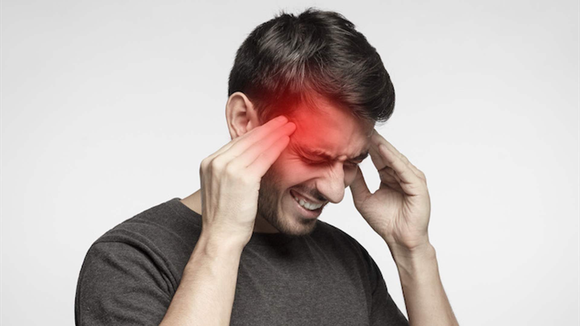 منها قلة النوم... 7 أسباب تؤدي إلى الإصابة بالصداع المزمن