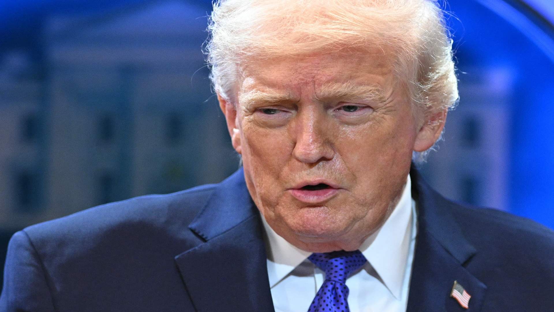 ترامب يوقّع أمرا تنفيذيا بفرض تعرفات جمركية دولية بنسبة 10%