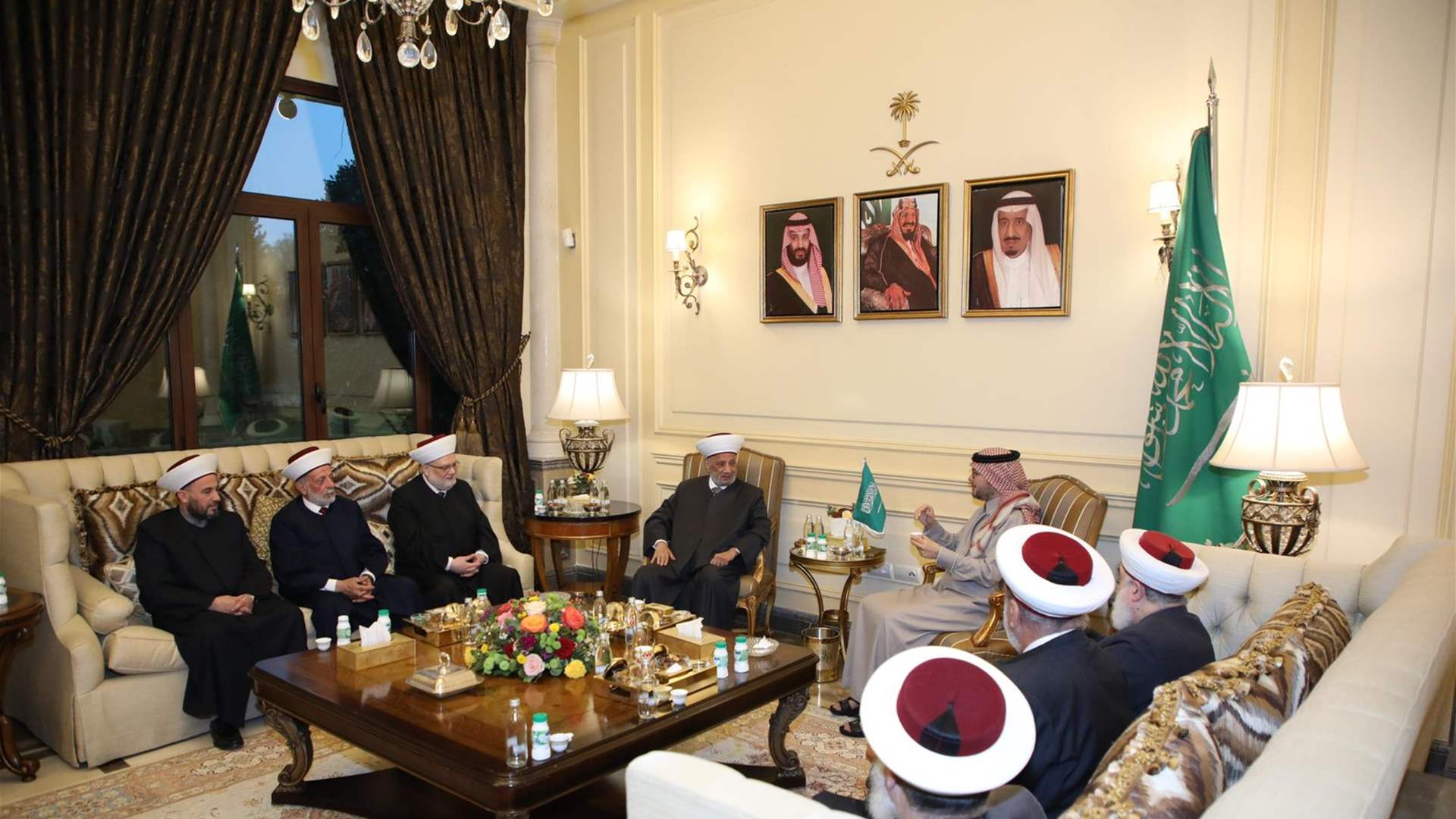 السفير السعودي أقام إفطارا لدريان ومفتي المناطق: حان الوقت ليرتاح لبنان من أزماته