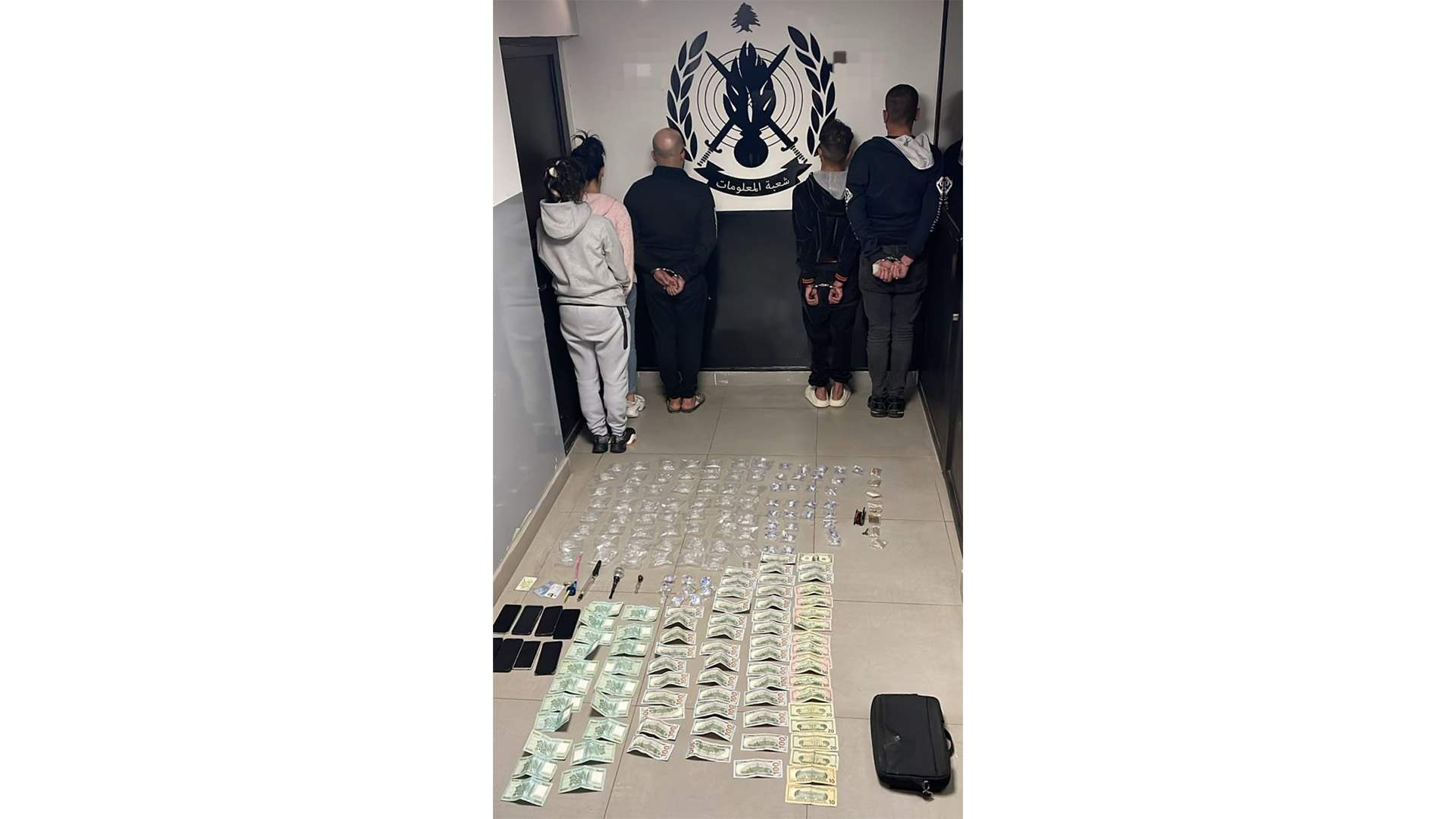 مداهمة زوق مكايل... وتوقيف متورّطين بترويج مخدِّرات في مناطق كسروان