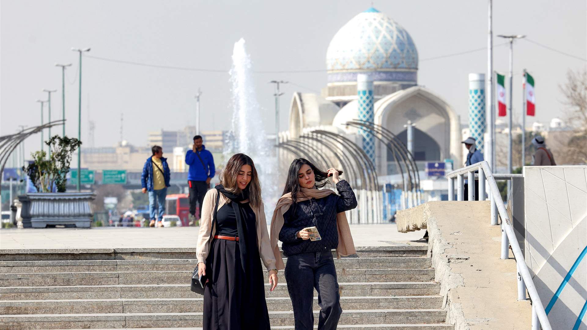 إيران تقول إن الطلاب لهم الحق في التظاهر لكن عليهم عدم تجاوز "الخطوط الحمر"