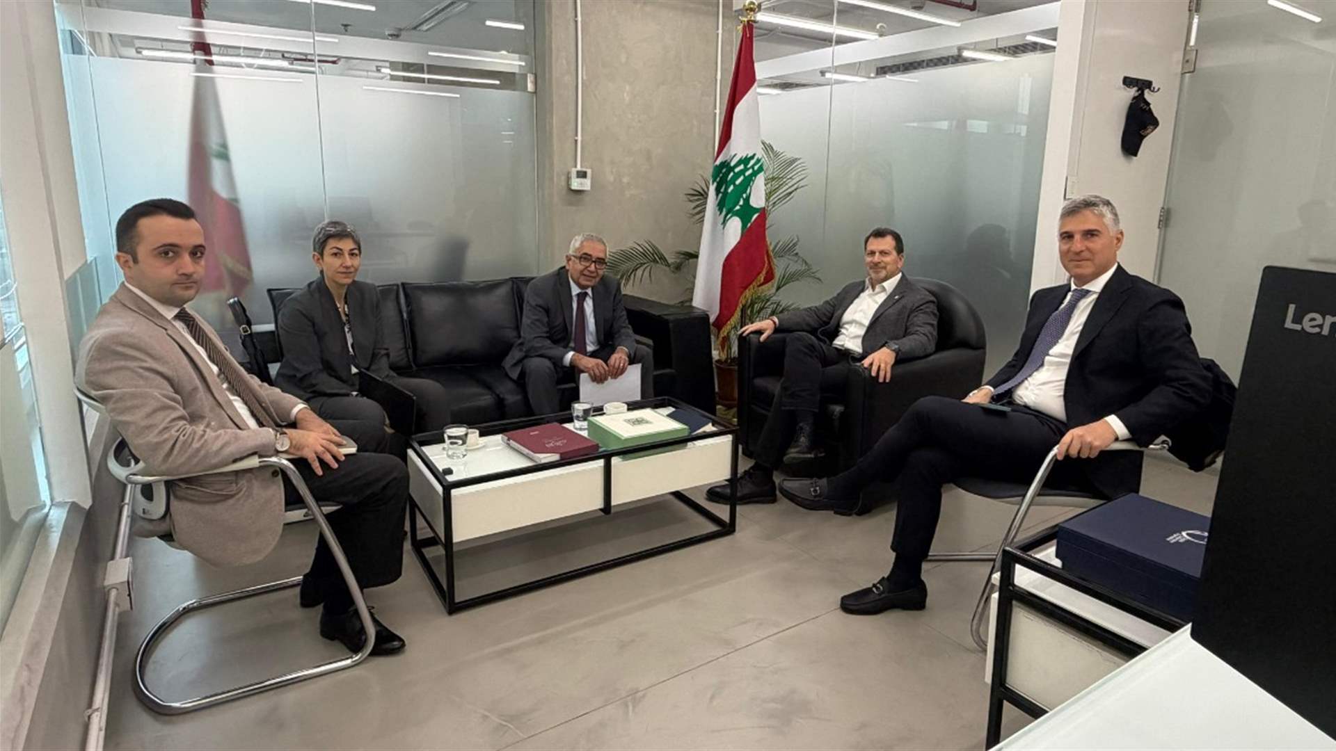 شحادة عرض مع السفير الأرميني سبل تعزيز التعاون في المجالات التكنولوجية واستقبل أنطوانيت شاهين