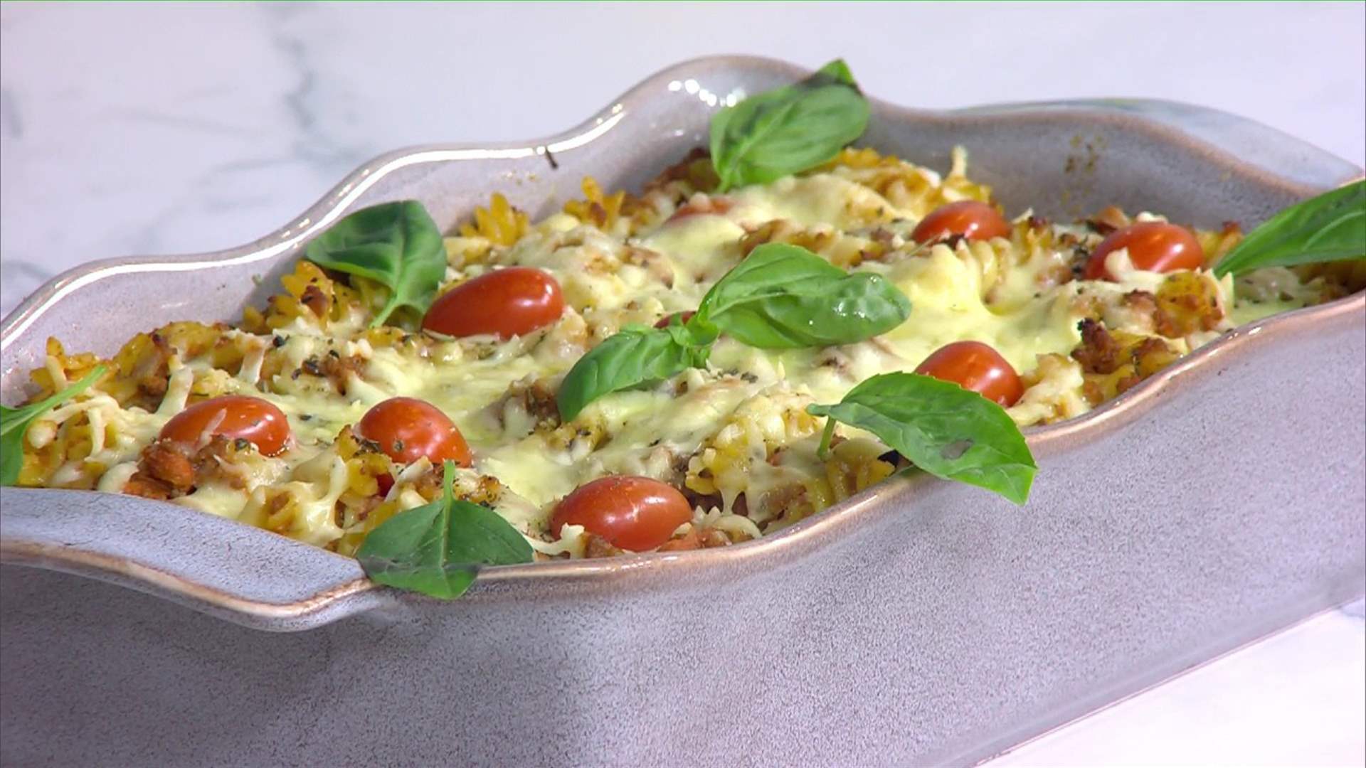 الباستا بالبشاميل والبولونيز... وصفة مميزة على طريقة الشيف فادي زغيب (فيديو)