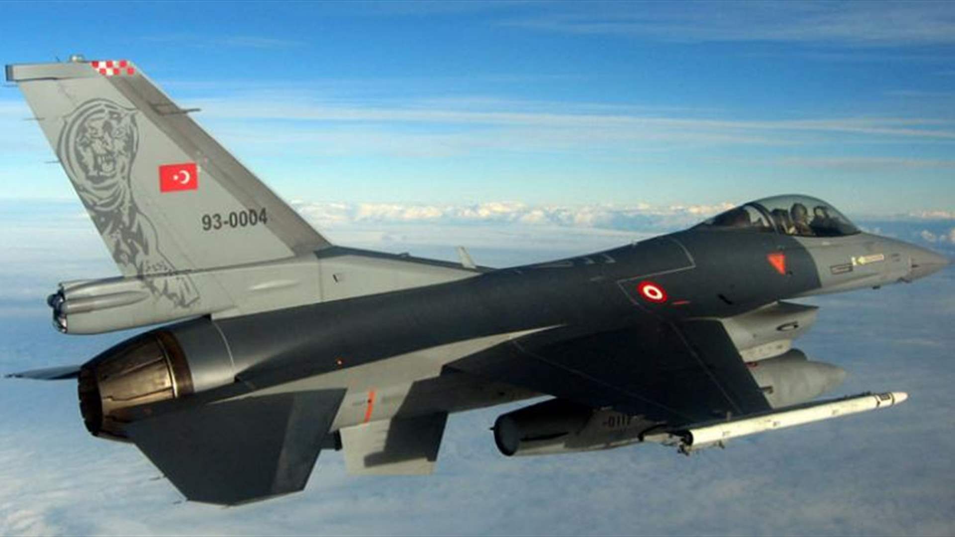 تحطم طائرة إف-16 تابعة لسلاح الجو التركي غرب البلاد ومقتل قائدها