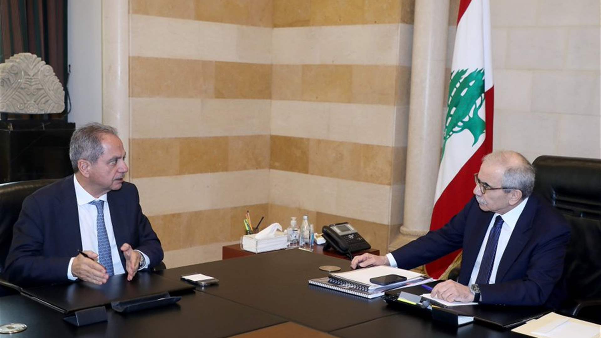 عقد الرئيس سلام اجتماعاً في السراي الحكومي مع وزير الطاقة والمياه جو صدي لبحث التعديات على الأملاك النهرية واجراءات التدقيق الجنائي في بعض مشاريع وزارة الطاقة والمياه