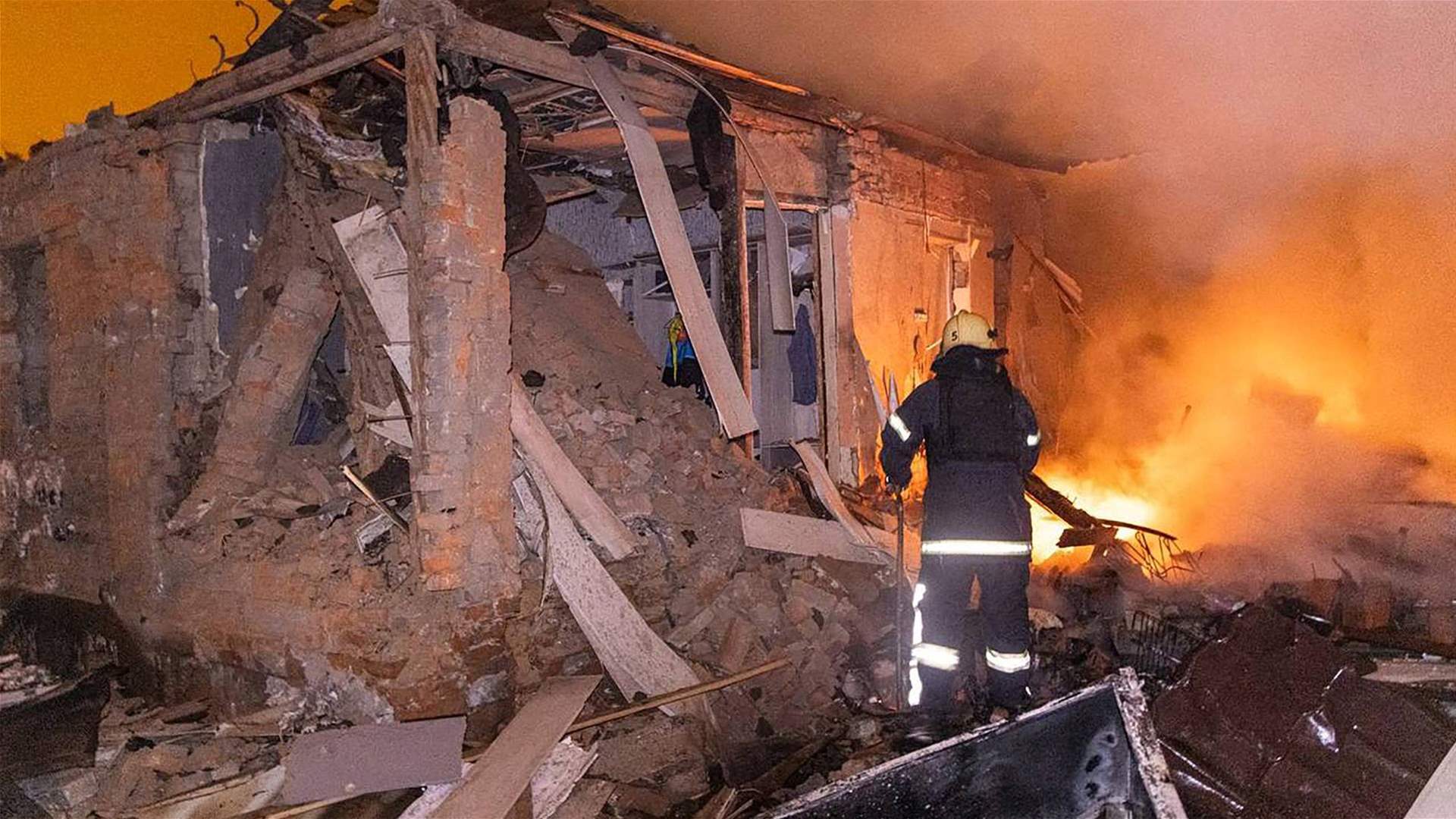 زيلينسكي: روسيا أطلقت 420 مسيّرة و39 صاروخا باتّجاه أوكرانيا خلال الليل​