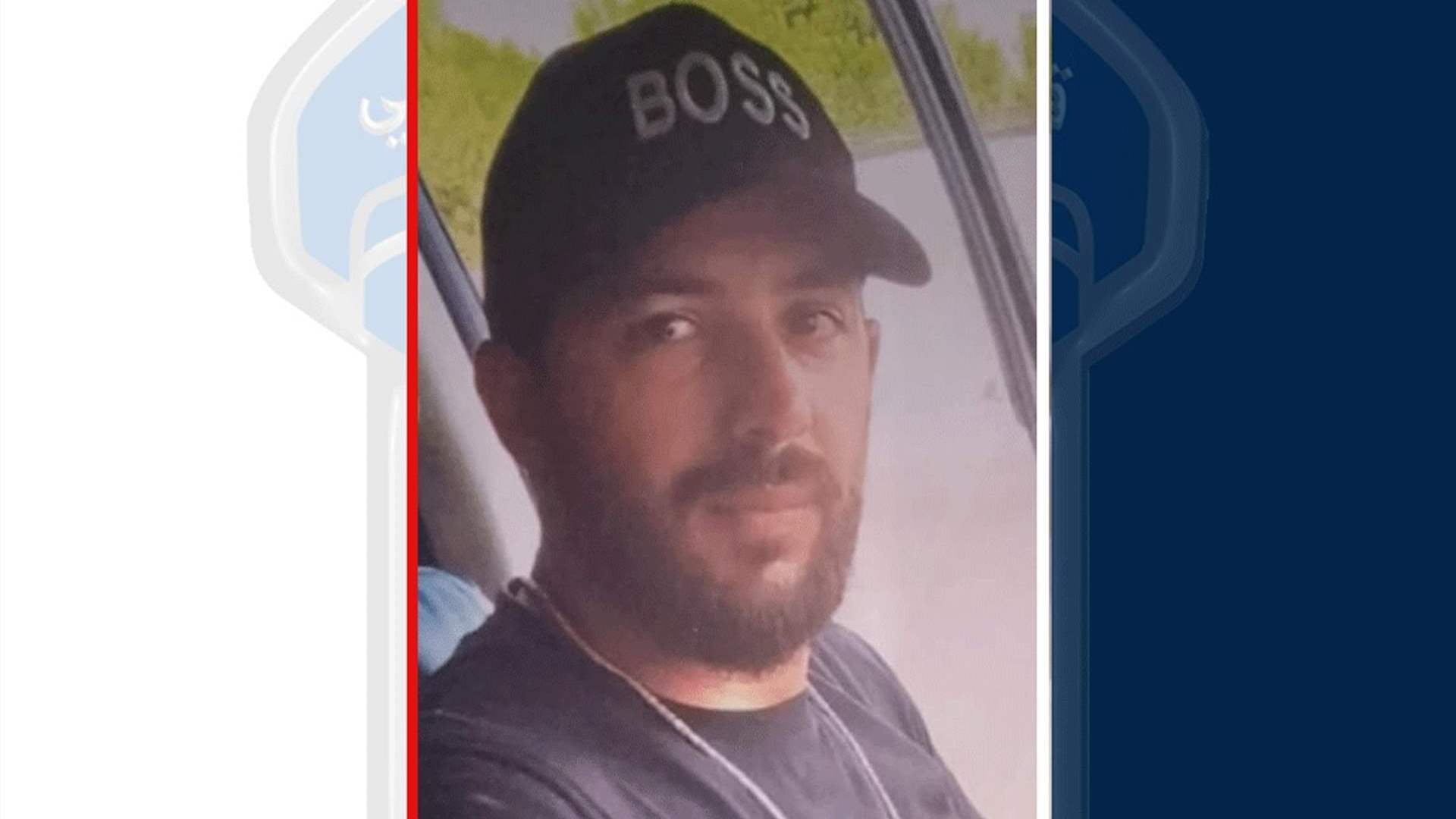 أوهمها بأنه سيقوم بإصلاح السيارة وقام بنشل محفظتها... وقوى الأمن تعمّم صورته