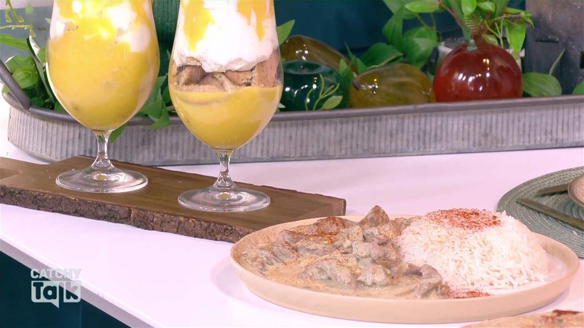 الستروغونوف باللحمة وحلوى المانغا والبسكويت... طبقان مميزان على طريقة الشيف فادي زغيب (فيديو)