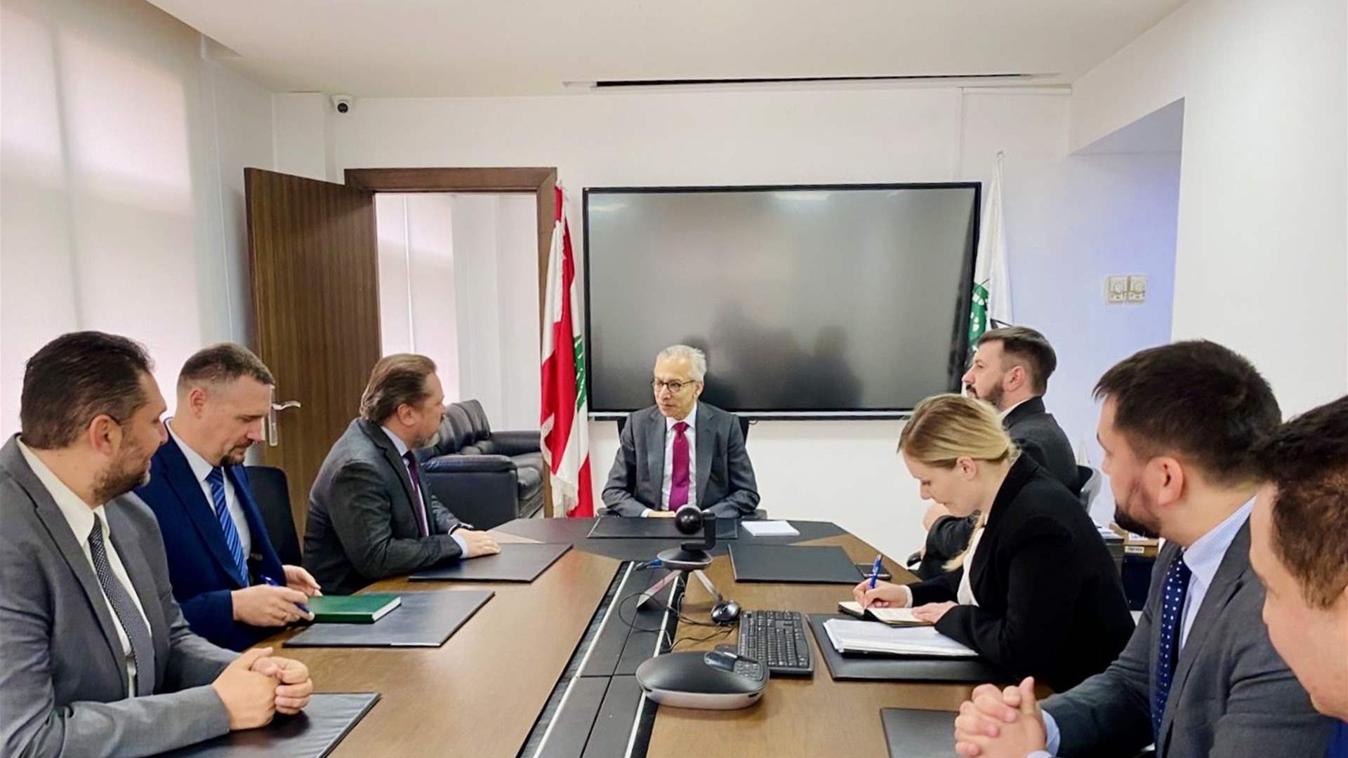 وزير الاقتصاد يلتقي وفداً أوكرانياً رسمياً للبحث في تعزيز التعاون