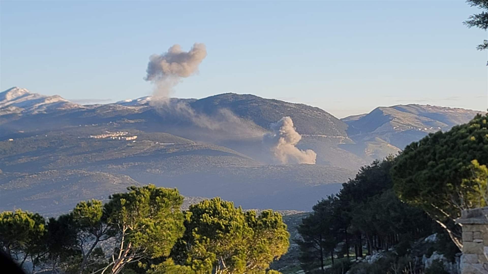 غارات على أطراف السريرة والقطراني في جبال الريحان