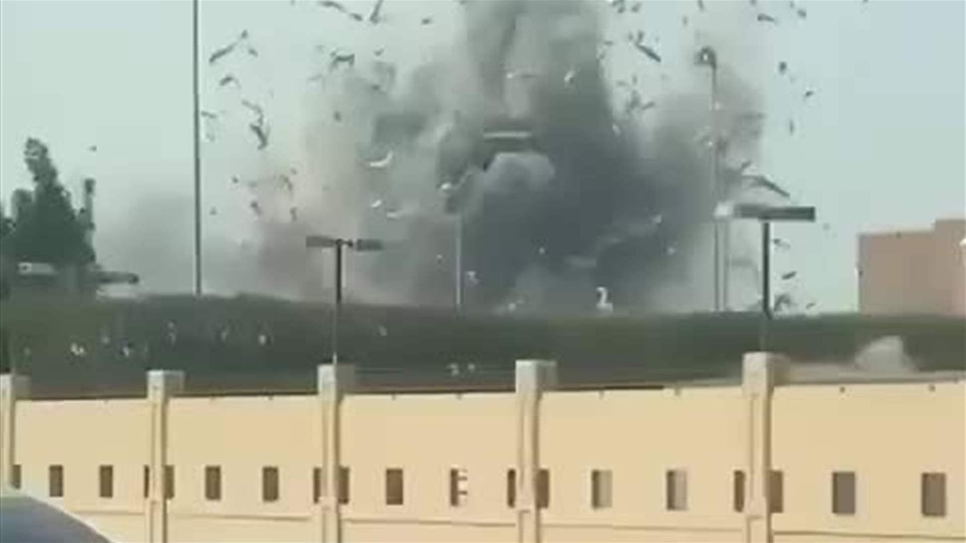 فيديو يظهر لحظة إستهداف القاعدة البحرية الأميركية في البحرين