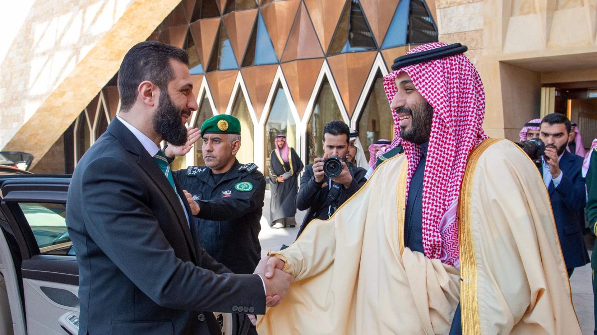 الشرع يتصل ببن سلمان مستنكراً