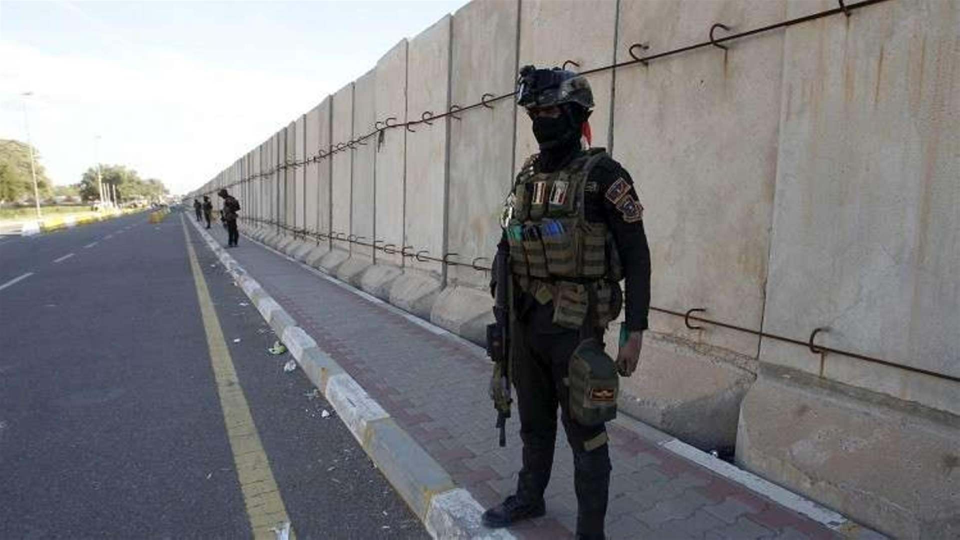 متظاهرون في بغداد يحاولون اقتحام المنطقة الخضراء حيث السفارة الأميركية