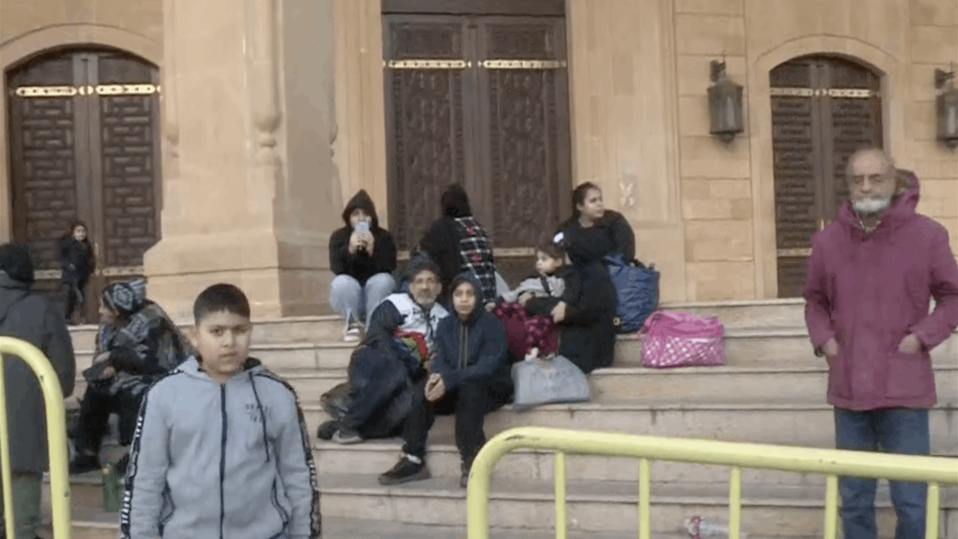 مراكز إيواء مقسمة وفق المحافظات للنازحين