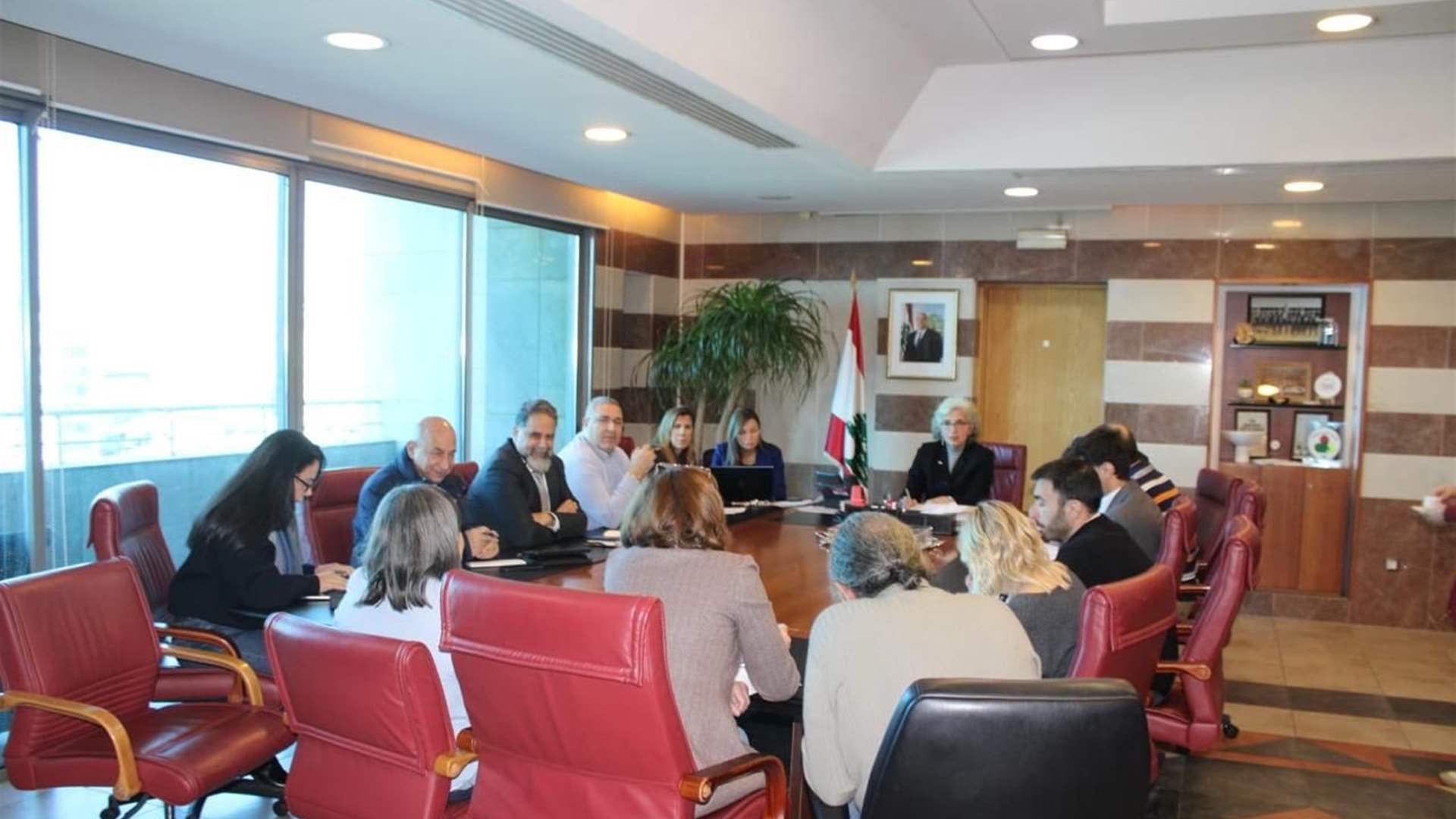 كرامي ترأست اجتماعا إداريا طارئا... وتأكيد ضرورة تسهيل وصول النازحين إلى مراكز الإيواء المحددة من قبل "التربية"