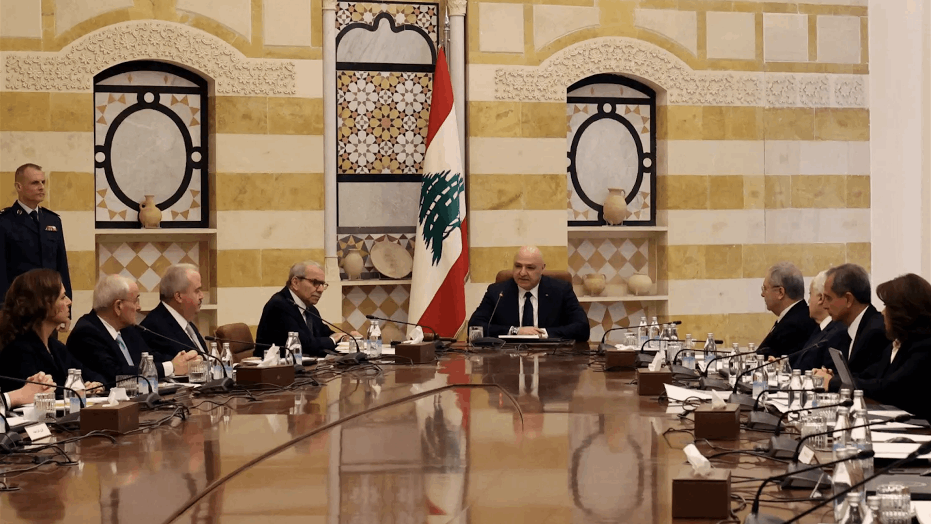 سلطة الوصاية تطعن المقاومة... (الأخبار)